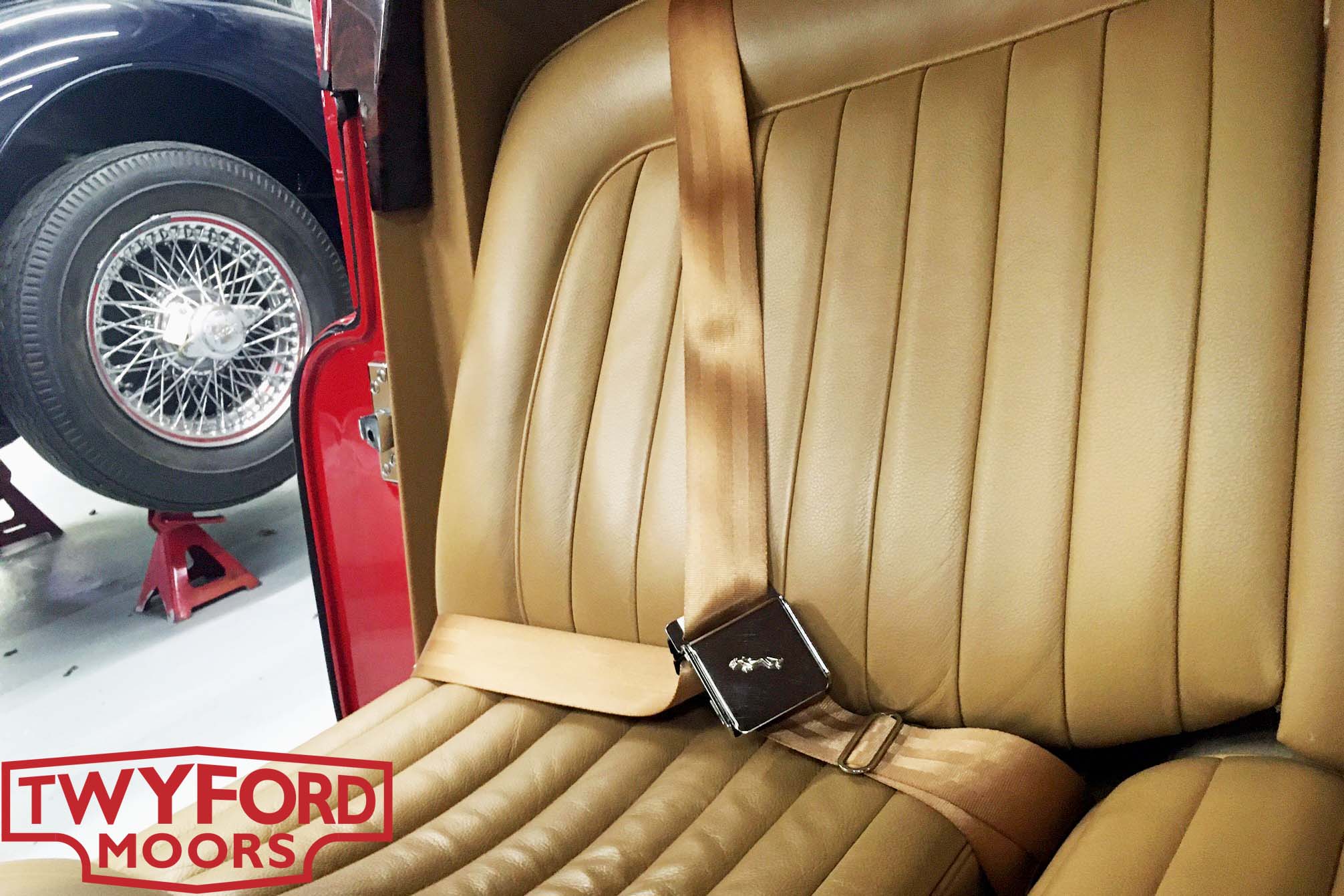 Seat belts clearance for classic cars